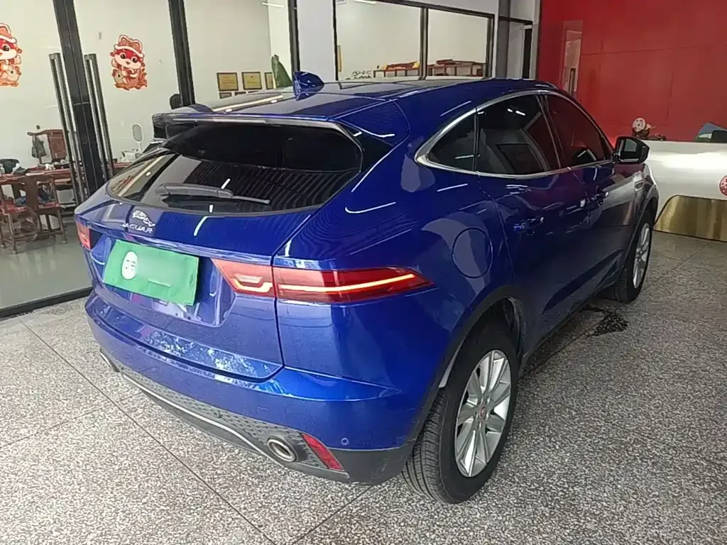 Jaguar E-PACE — фото 9