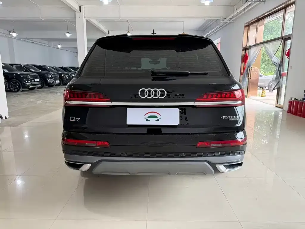 Audi Q7 — фото 9