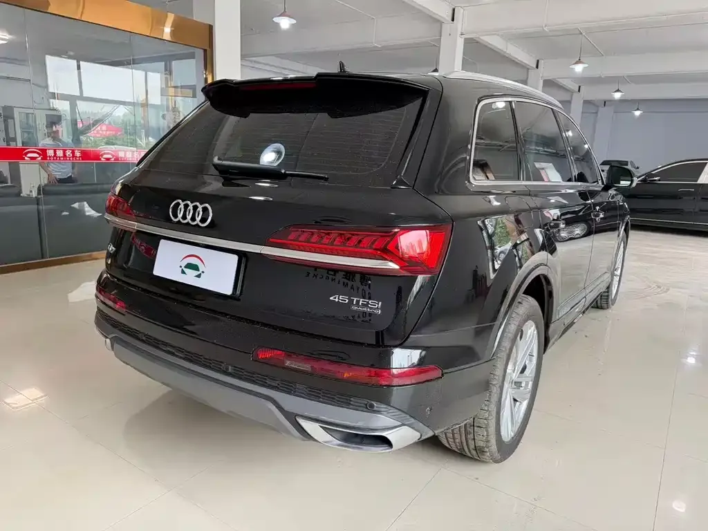 Audi Q7 — фото 5