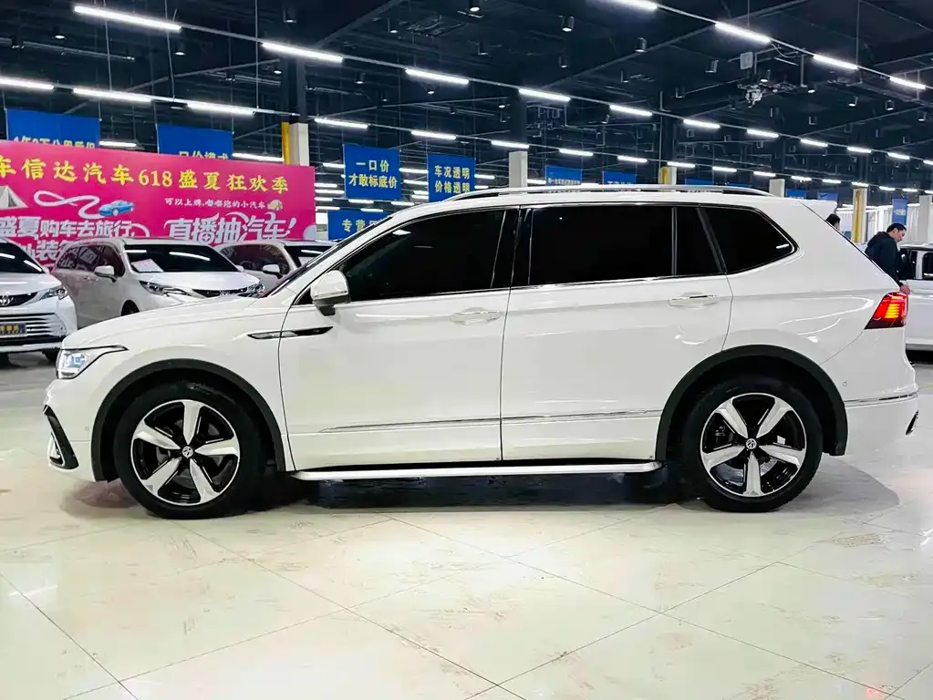 Volkswagen Tiguan L — фото 7
