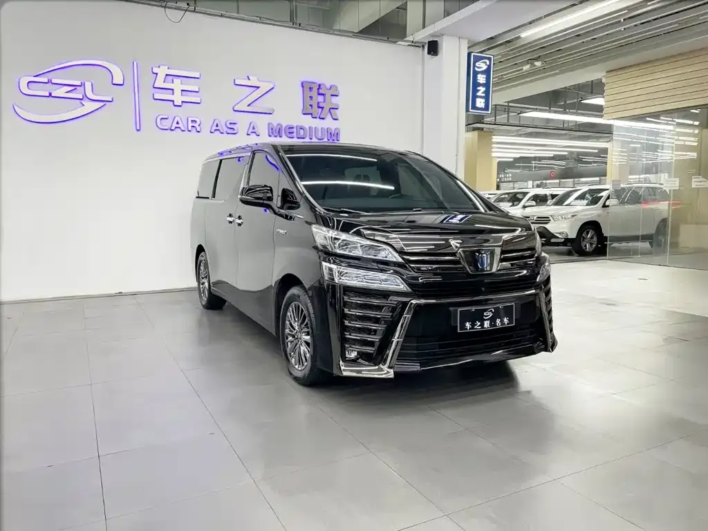 Toyota Vellfire — фото 1