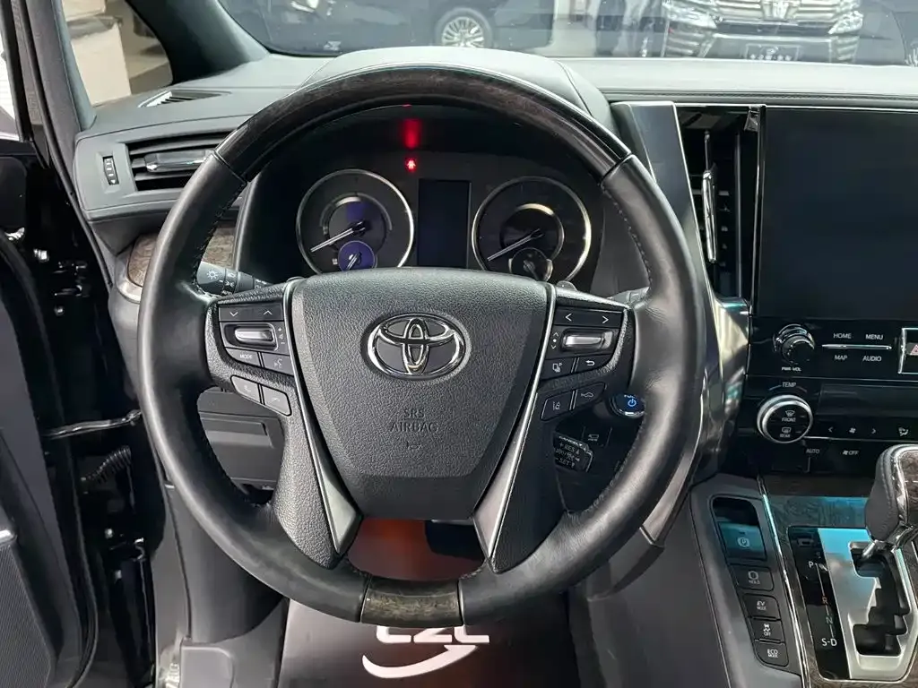 Toyota Vellfire — фото 8