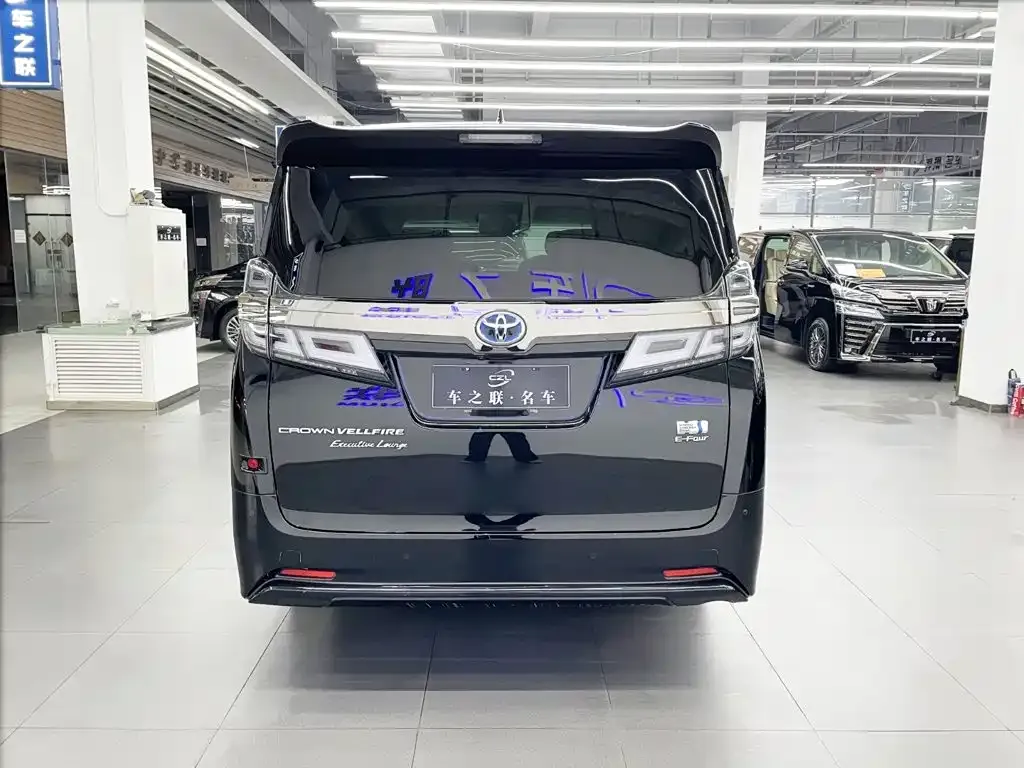 Toyota Vellfire — фото 4