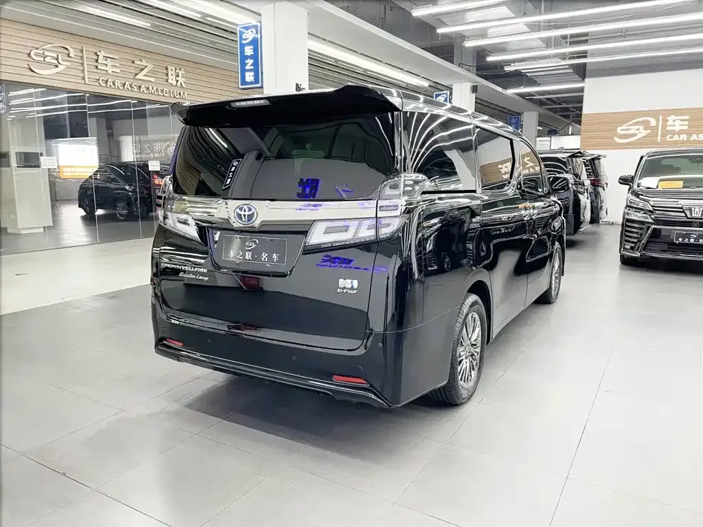 Toyota Vellfire — фото 7