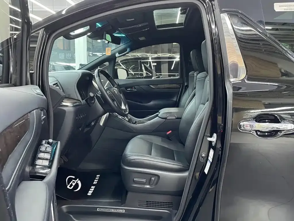 Toyota Vellfire — фото 5