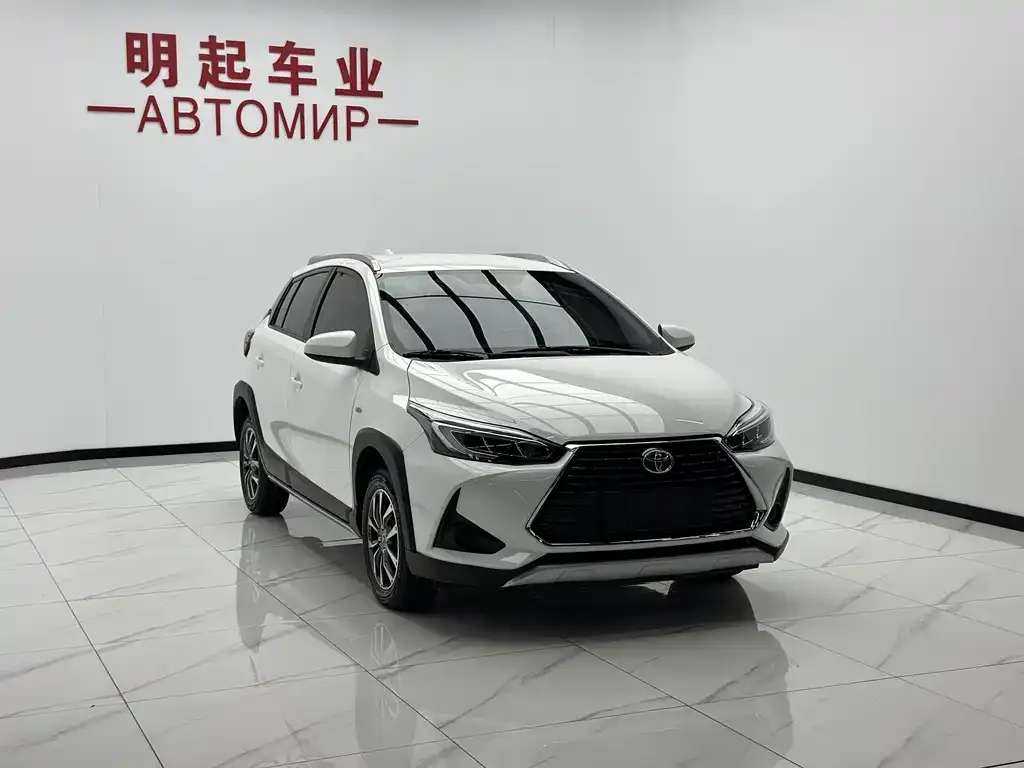 Toyota Yaris L — фото 4