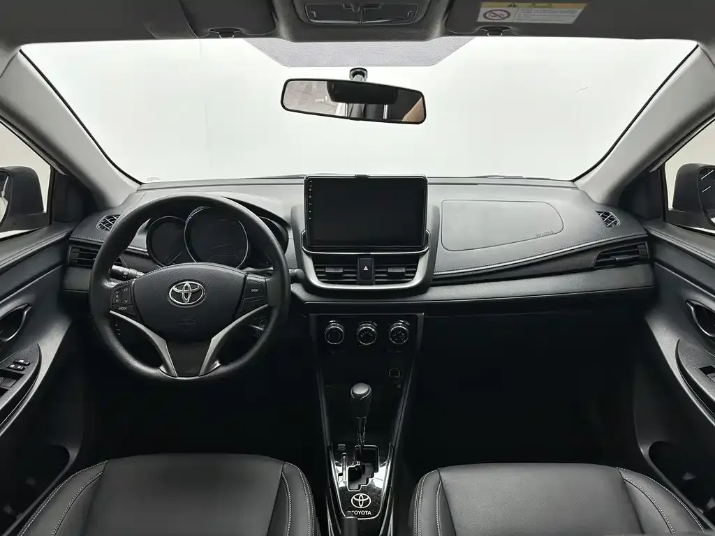 Toyota Yaris L — фото 9