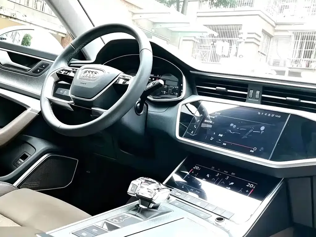 Audi A7L — фото 10