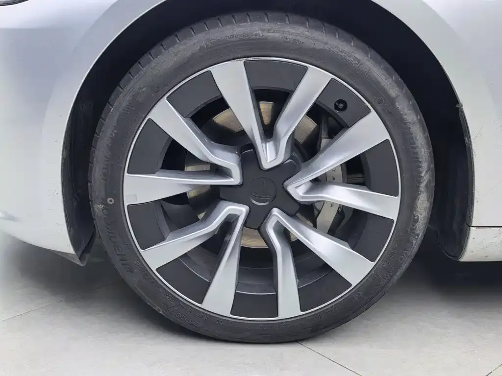 Tesla Model 3 — фото 9