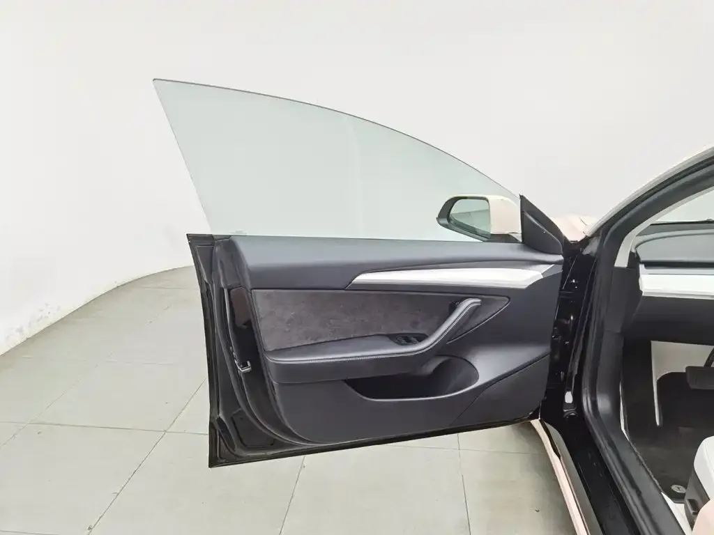 Tesla Model 3 — фото 10