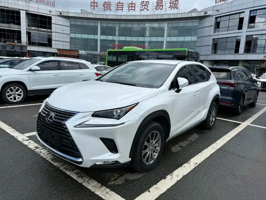 Lexus NX — фото 7