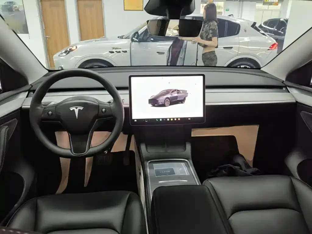 Tesla Model Y — фото 6