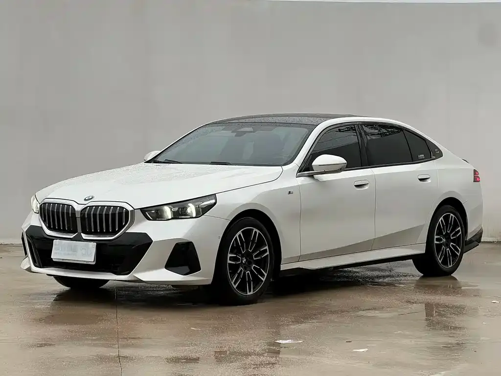 BMW 5 Series — фото 1