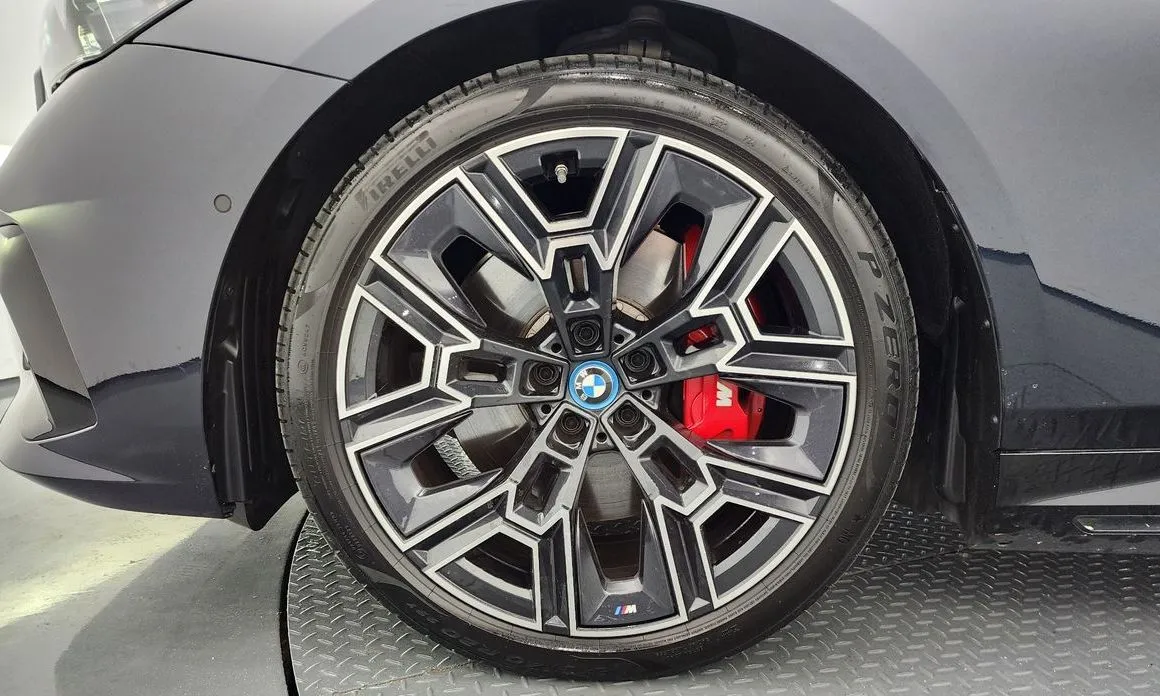 BMW i5 — фото 9