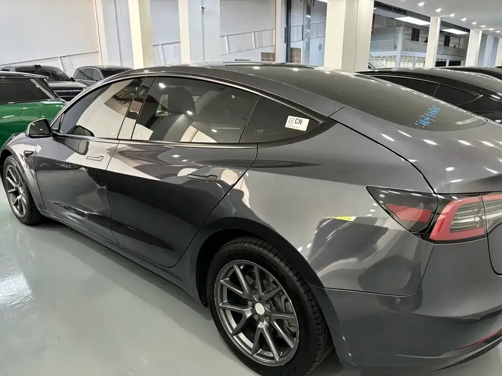 Tesla Model 3 — фото 4