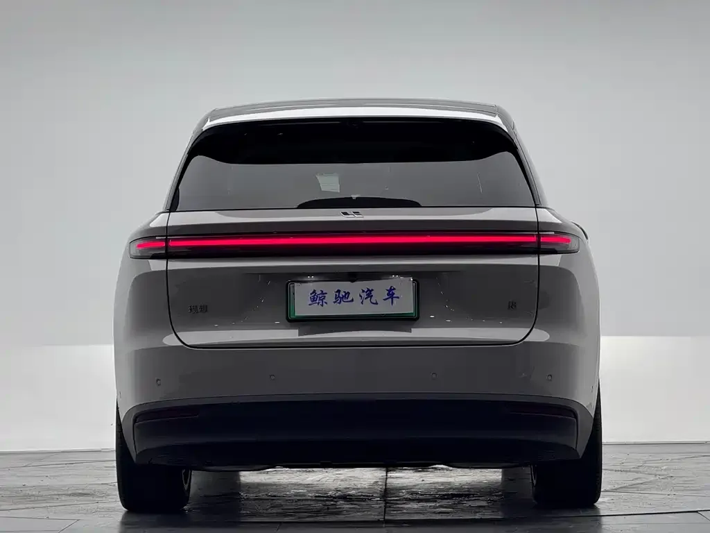 Li Auto i8 — фото 10
