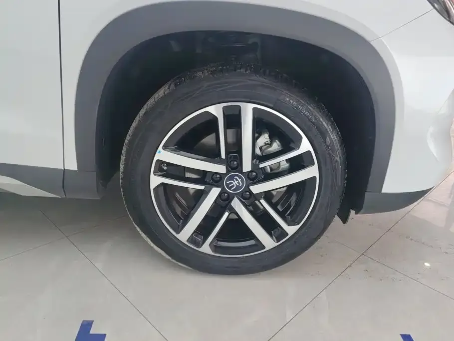 BYD L DM-i — фото 8