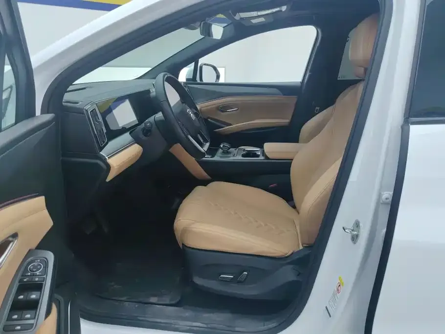 BYD L DM-i — фото 9
