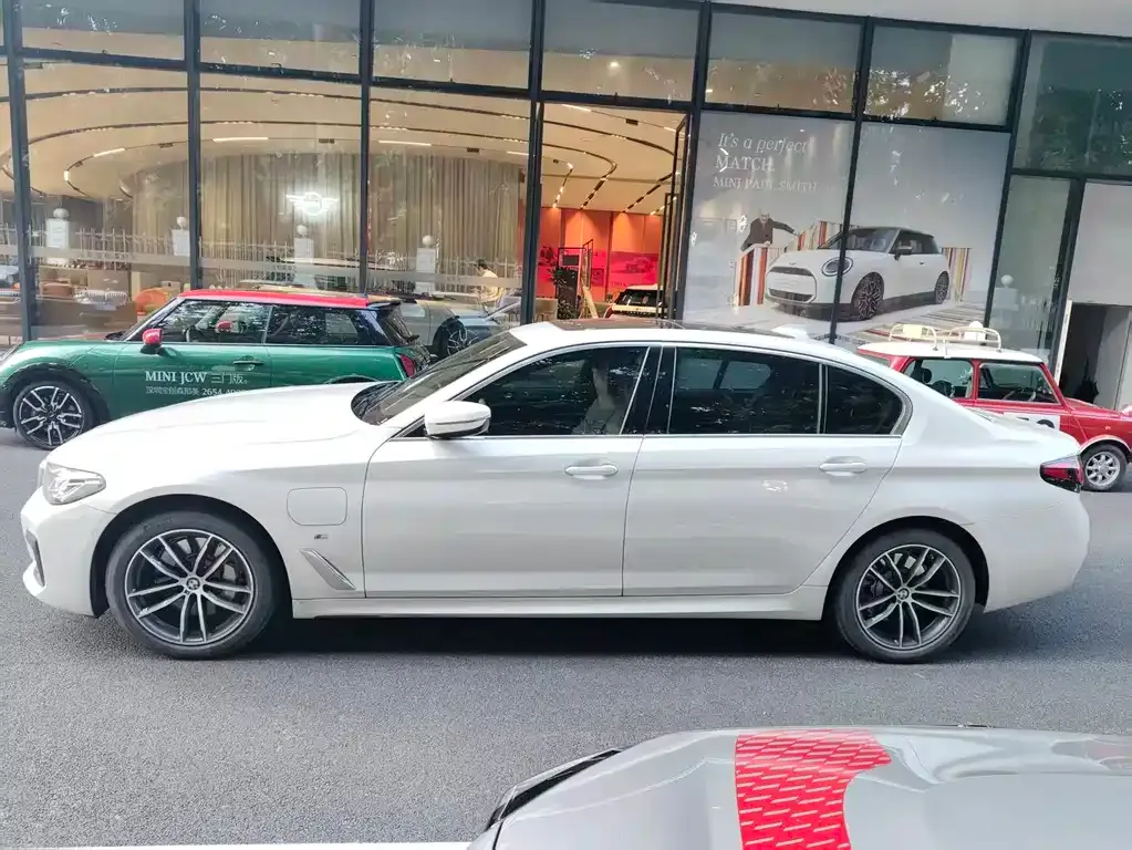 BMW 5 Series New Energy — фото 7
