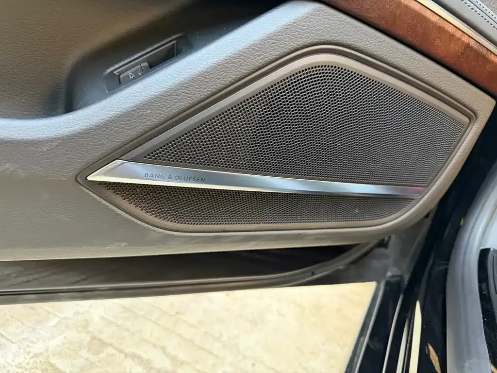 Audi A8 — фото 4