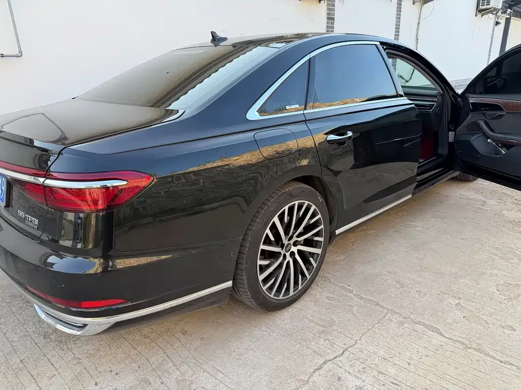 Audi A8 — фото 8