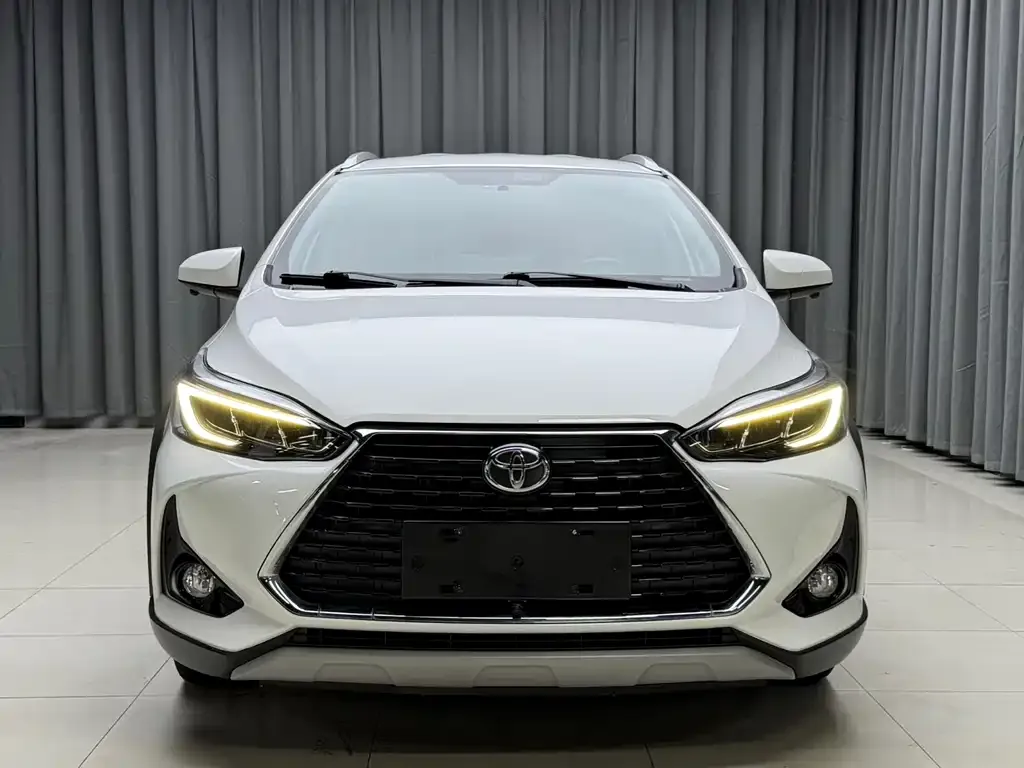 Toyota Yaris L — фото 8