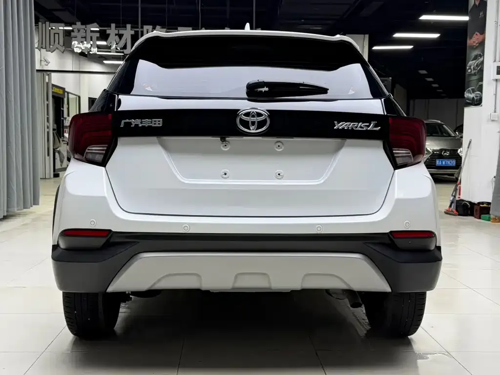 Toyota Yaris L — фото 9