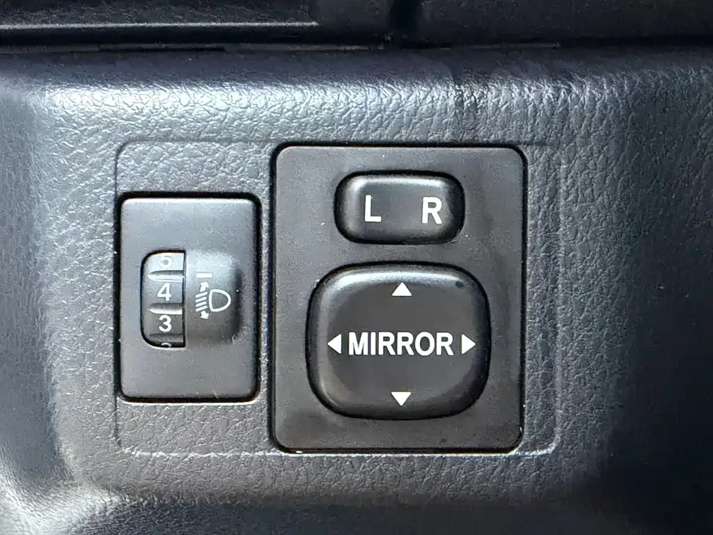 Toyota Yaris L — фото 6
