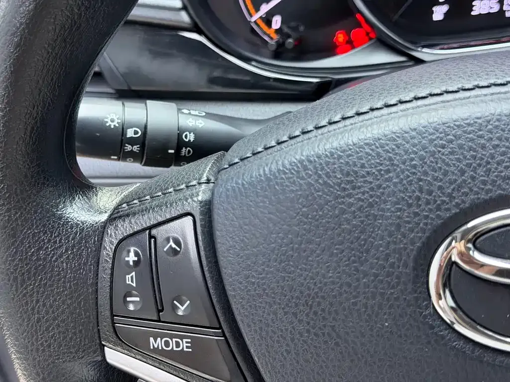 Toyota Yaris L — фото 10