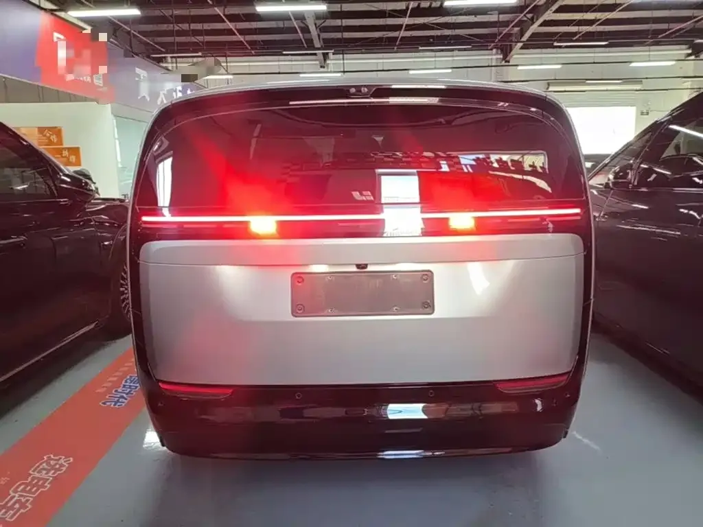 Li Auto MEGA — фото 4