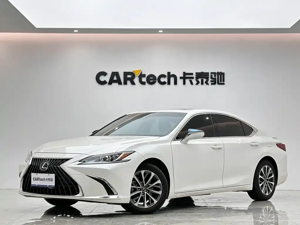 Lexus ES — фото 1