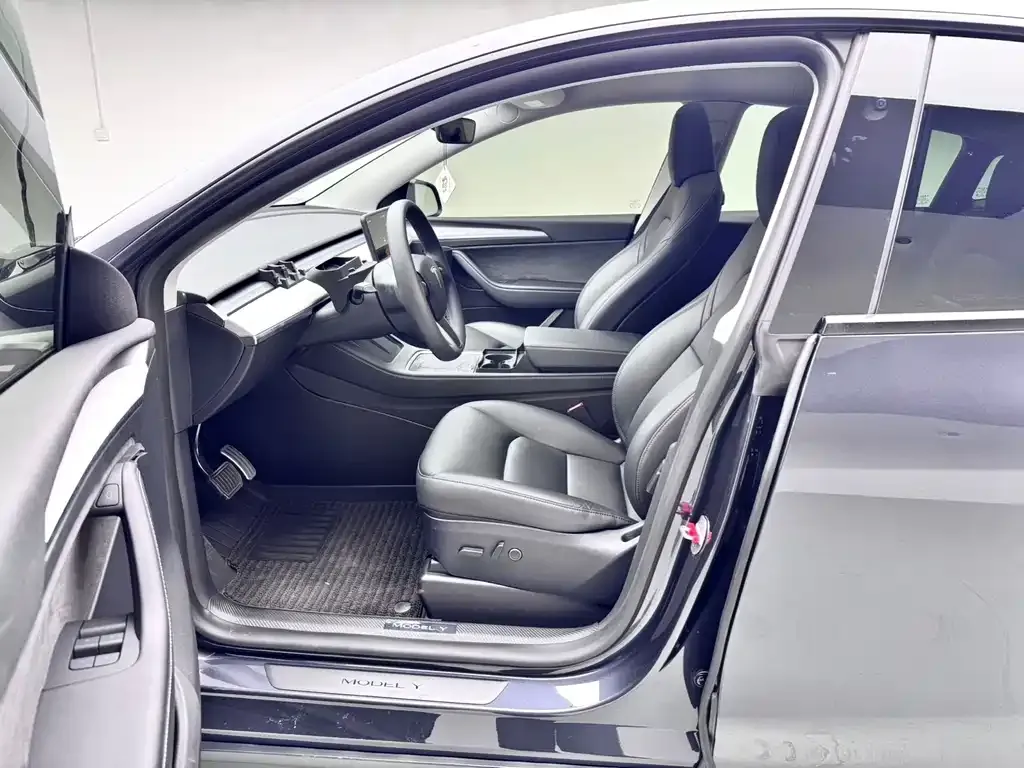 Tesla Model Y — фото 7
