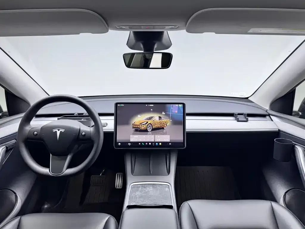 Tesla Model Y — фото 3