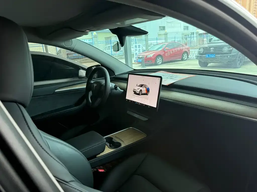 Tesla Model Y — фото 4