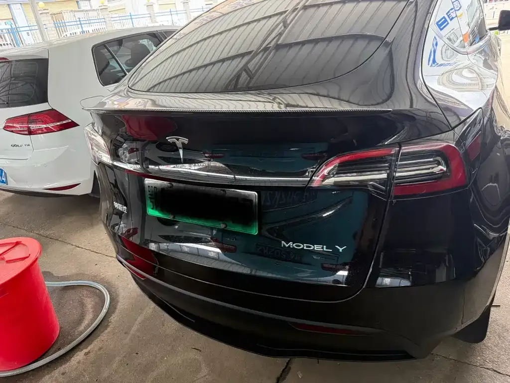 Tesla Model Y — фото 10