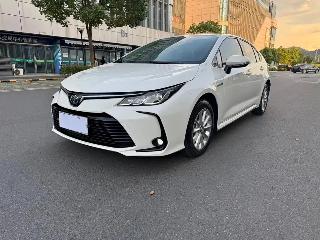 Toyota Corolla — фото 1