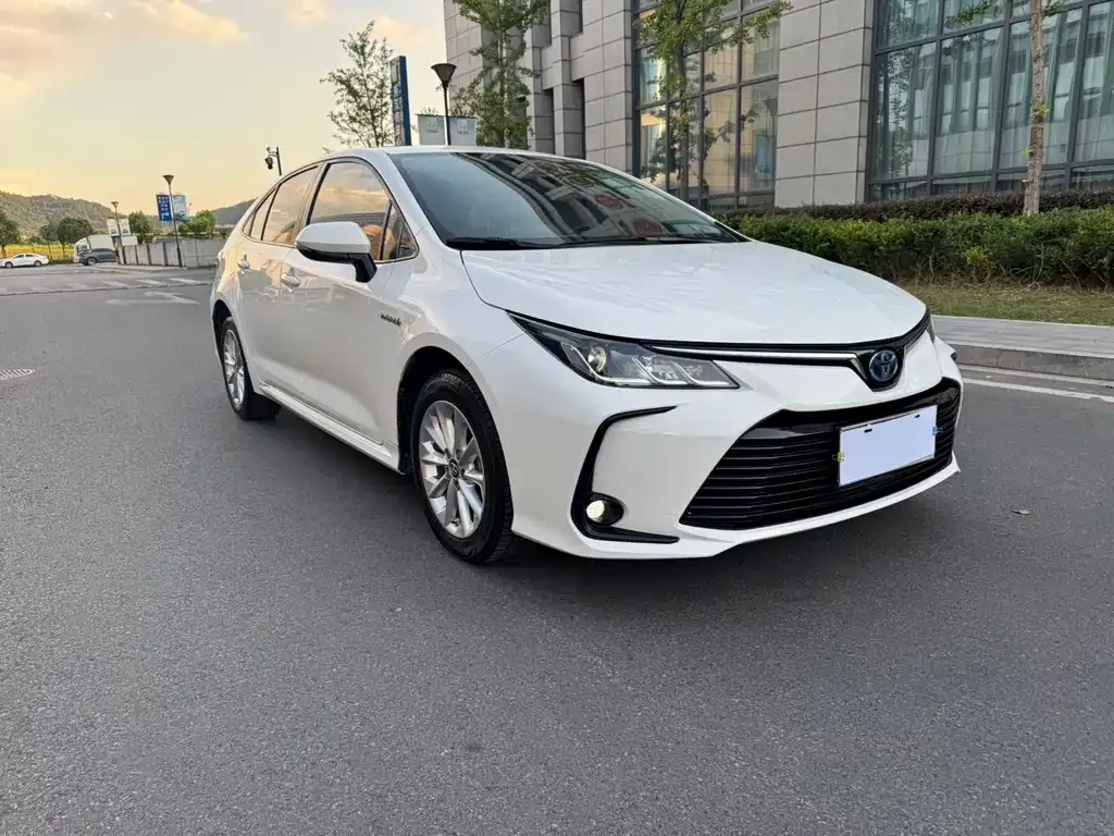 Toyota Corolla — фото 10