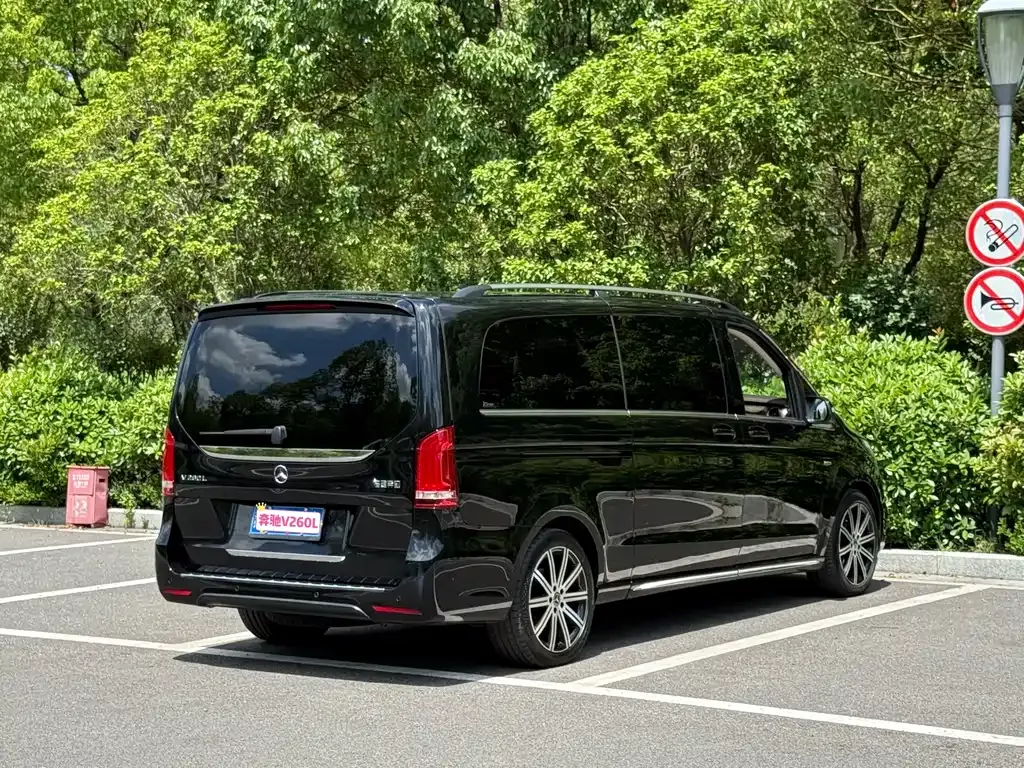 Mercedes-Benz V-Class — фото 10