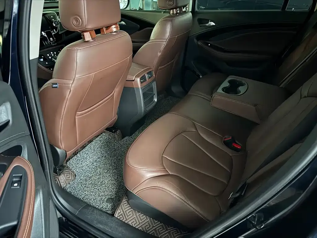 Buick Envision Plus — фото 2