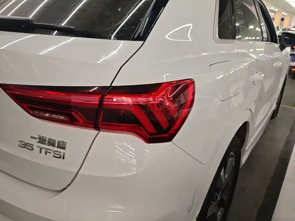 Audi Q3 — фото 10