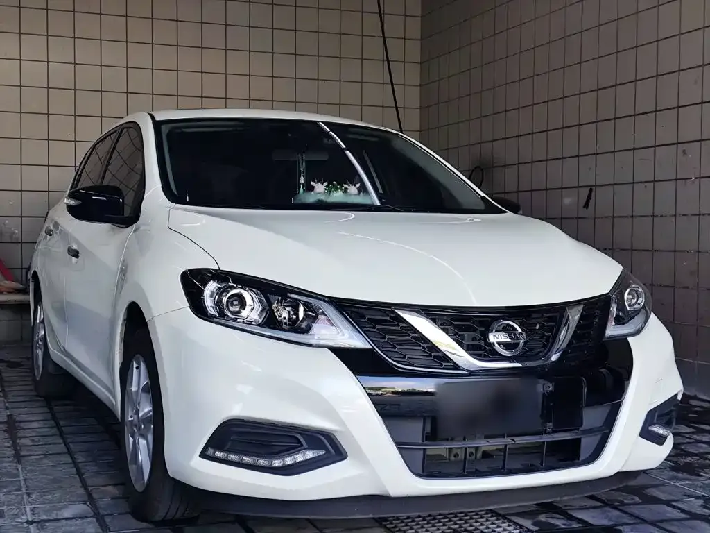 Nissan Tiida — фото 4