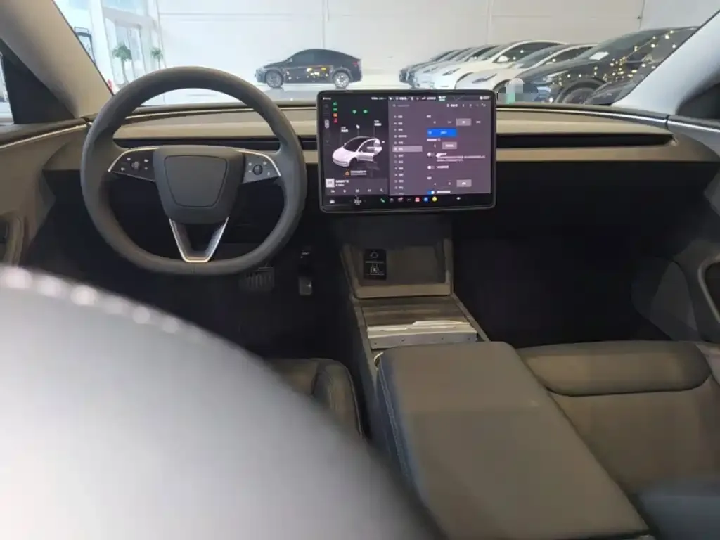 Tesla Model 3 — фото 8