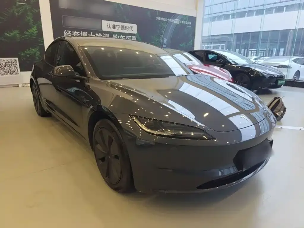 Tesla Model 3 — фото 9