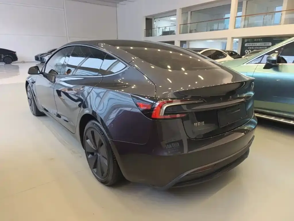 Tesla Model 3 — фото 2