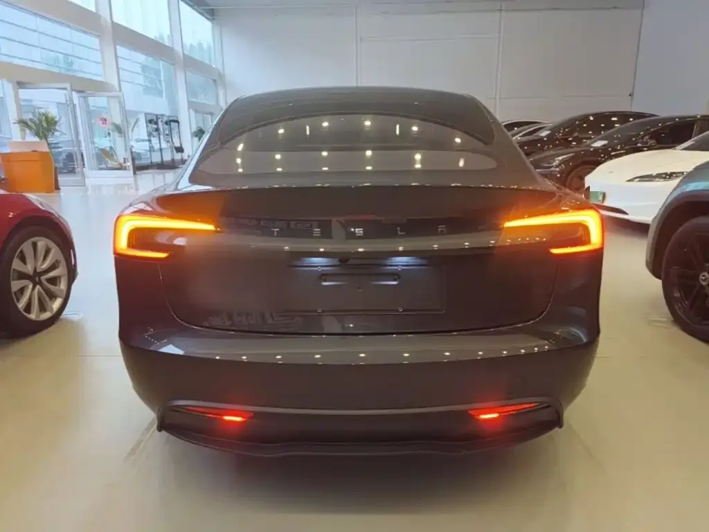 Tesla Model 3 — фото 6