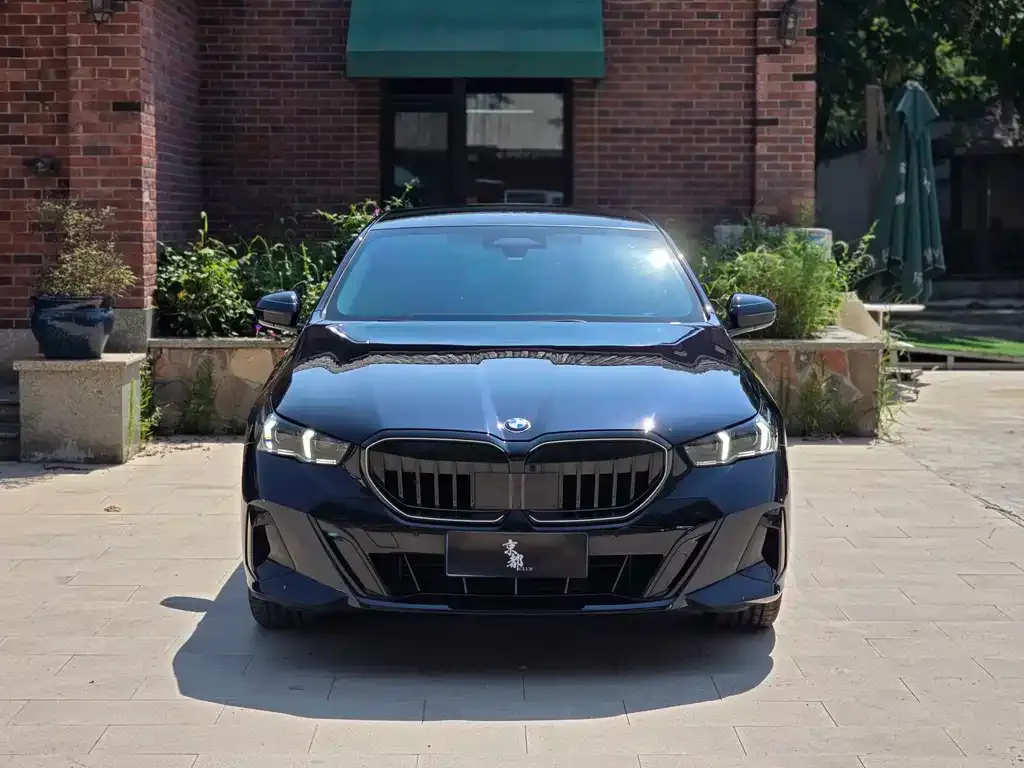 BMW 5 Series — фото 3