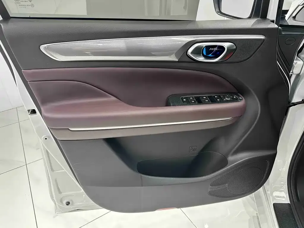 GAC Motor Trumpchi M6 — фото 6