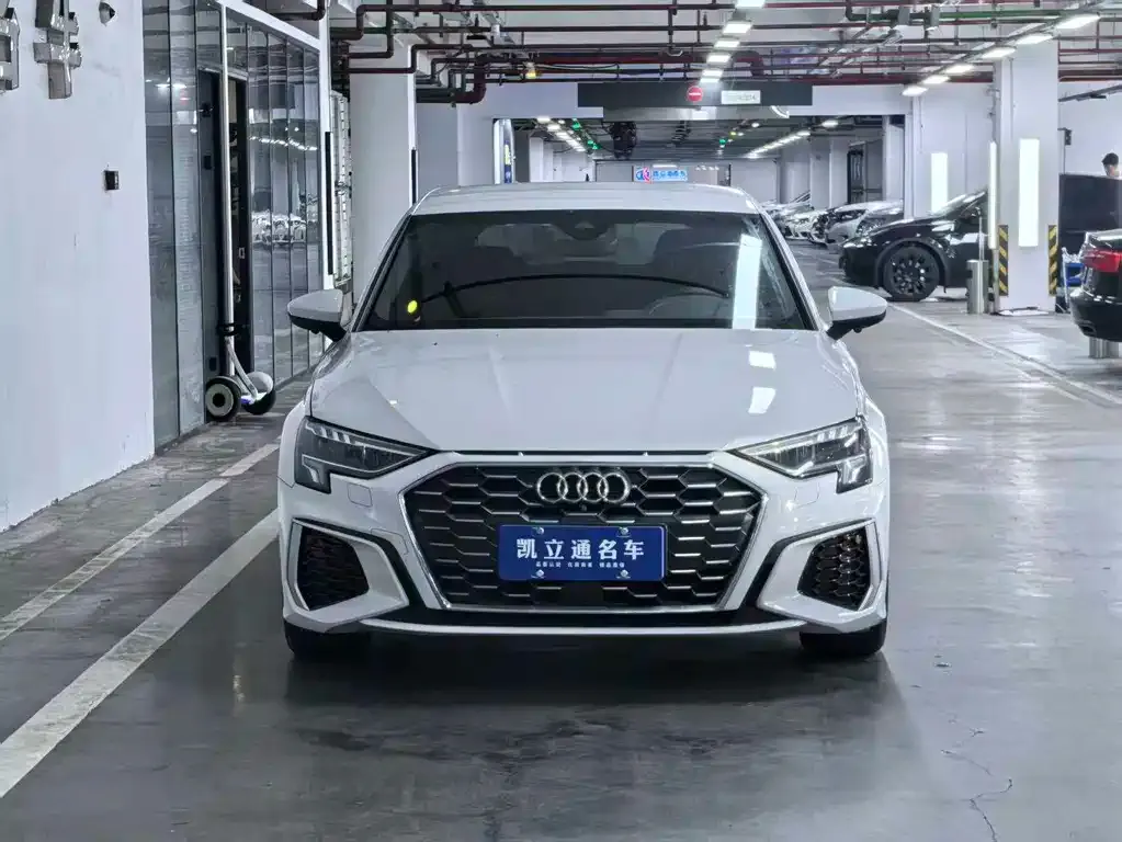 Audi A3 — фото 1