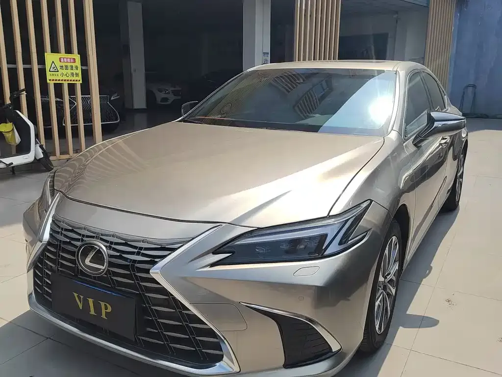 Lexus ES — фото 1