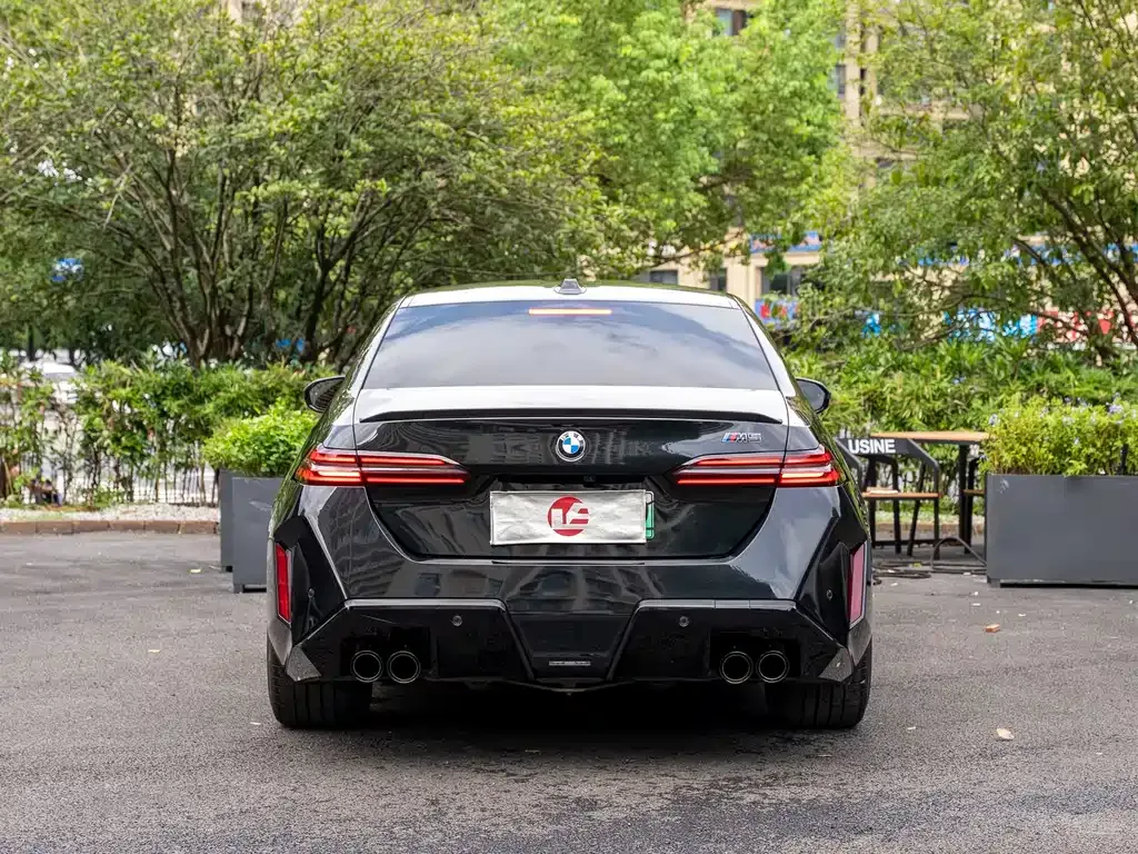 BMW M5 New Energy — фото 7